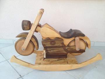 Création de motos enfants en bois